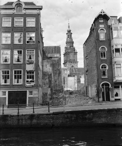 Een wandeling door Amsterdam die een serie enkele specifiek Amsterdamse merkwa, Bestanddeelnr 900-9190