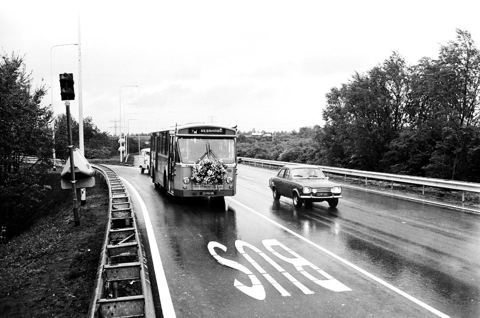 Eerste bus op de vrije busbaan, Bestanddeelnr 930-2825