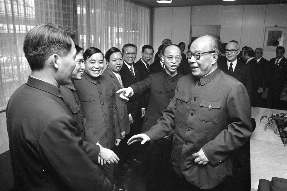 Eerste ambassadeur van Chinese Volksrepubliek in Nederland arriveert op Schiphol, Bestanddeelnr 925-9963