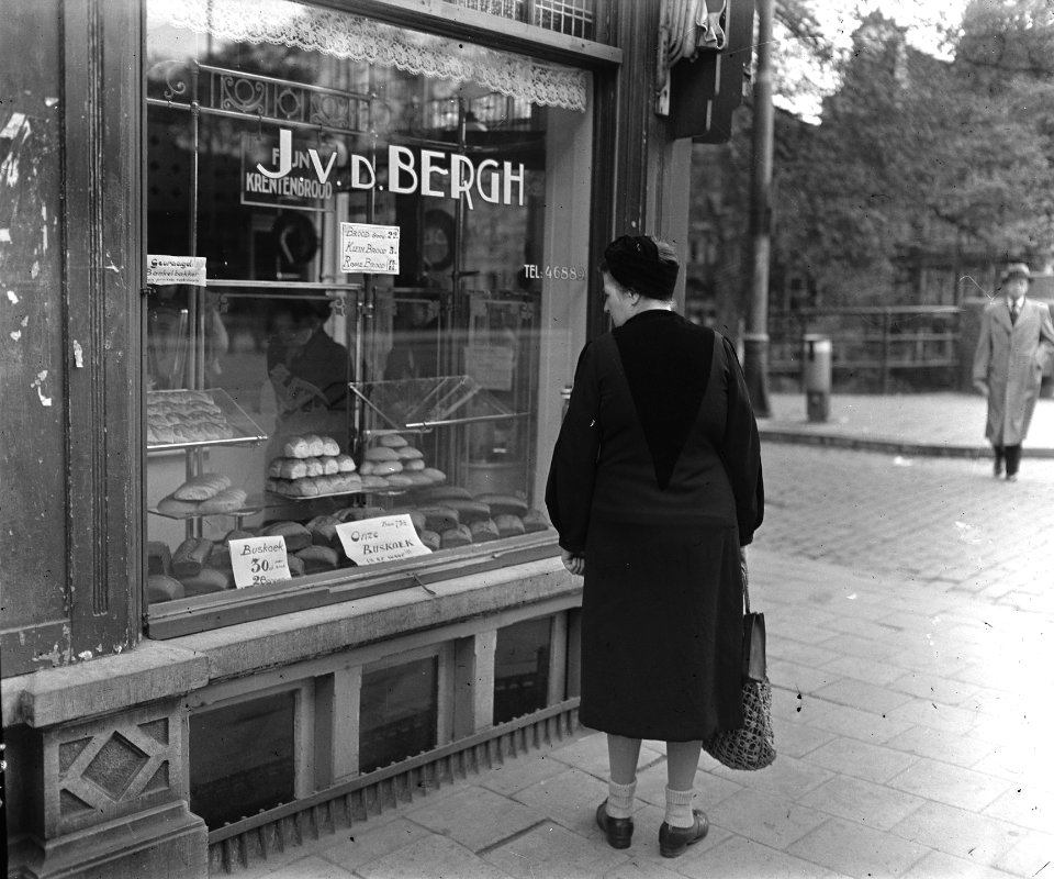 Een wandeling door Amsterdam die een serie enkele specifiek Amsterdamse merkwa, Bestanddeelnr 900-9182