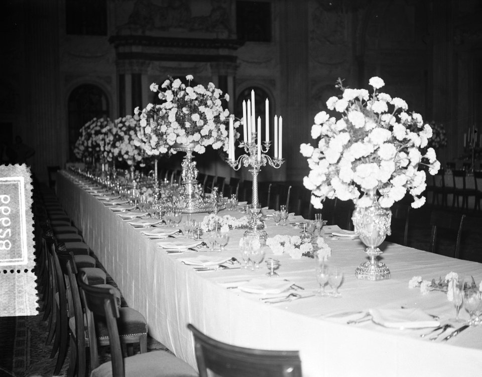 Eerste dag bezoek Koning Hakon , diner tafels Koninklijk Paleis Amsterdam, Bestanddeelnr 906-6628