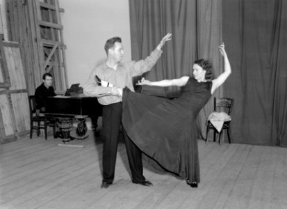 Eerste ballerina Loda Halama oefent met Jan Cieplinski, balletmeester van de Ope, Bestanddeelnr 190-1211