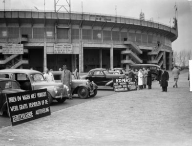 Eerste autoveiling in Amsterdam bij het Olympisch Stadion, Bestanddeelnr 903-9407