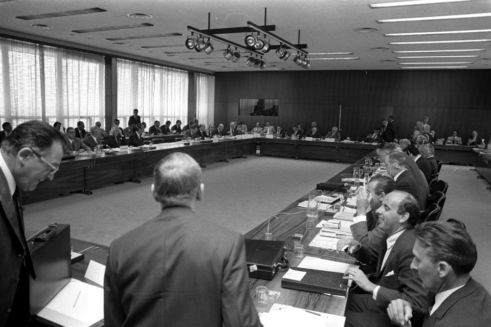 EEG-ministers van Financien en Economische Zaken vergaderen over monetaire ontwi, Bestanddeelnr 924-8304