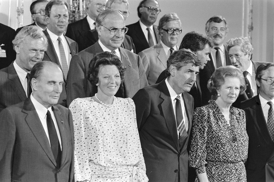 EEG-top bijeen in Den Haag vlnr Mitterand, Hare Majesteit, Kohl, Lubbers, Bestanddeelnr 933-6975