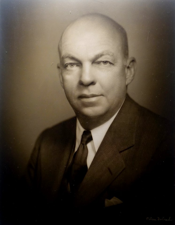 Edwin H. Armstrong portrait by Florian Bachrach, with autographed dedication to Charles R. Underhill, August 18, 1950 - New England Wireless & Steam Museum - East Greenwich, RI - DSC06641 (cropped)