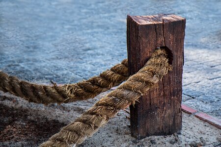 Fastening wooden post