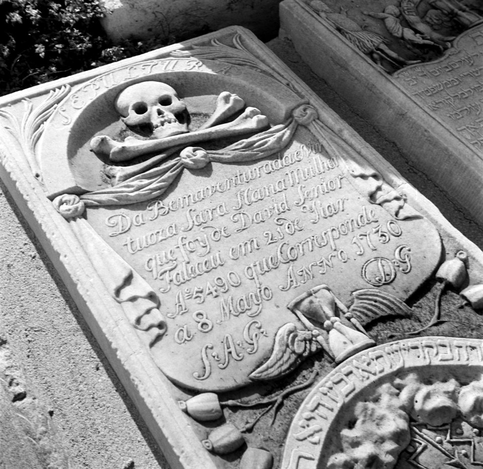 Een grafsteen op de joodse begraafplaats Beth Haïm op Curaçao, Bestanddeelnr 252-7320