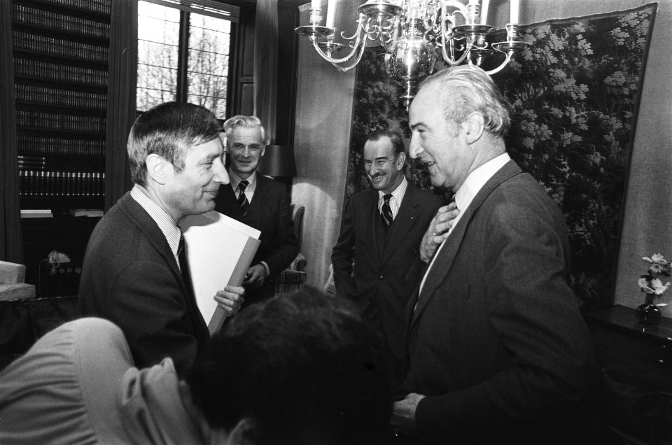 EEG-commissaris Vredeling op Catshuis voor kennismaking nieuwe regering Vredeli, Bestanddeelnr 929-5567