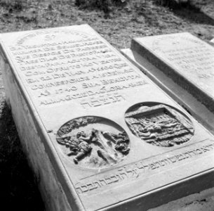 Een grafsteen op de joodse begraafplaats Beth Haïm op Curaçao, Bestanddeelnr 252-7319