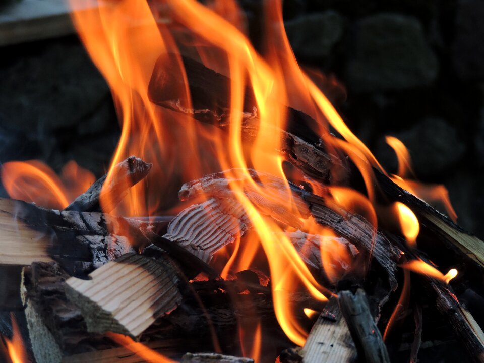 Flame burn grill