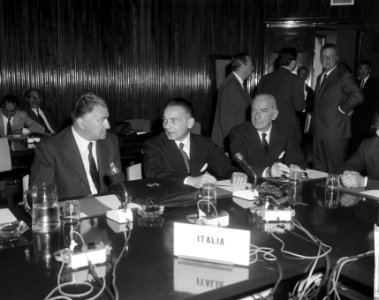 EEG Ministerraad in Brussel bijeen, delegatie Italie, Bestanddeelnr 917-9992