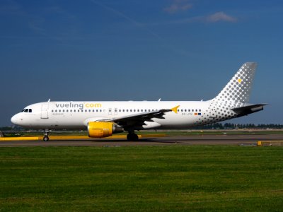 EC-JTQ Airbus Industrie A318-321 Vueling Airlinesat Schiphol (AMS - EHAM), The Netherlands, 17may2014, pic-3