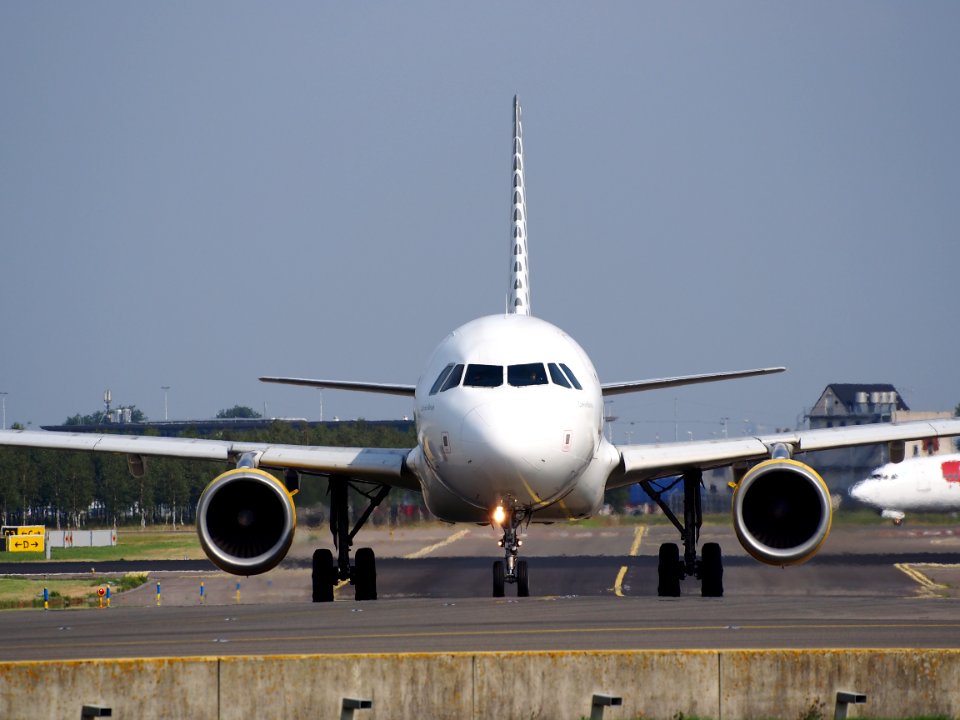 EC-JSY Airbus A320-214 Vueling, Connie Baraja, taxiing, 25august2013 pic-1