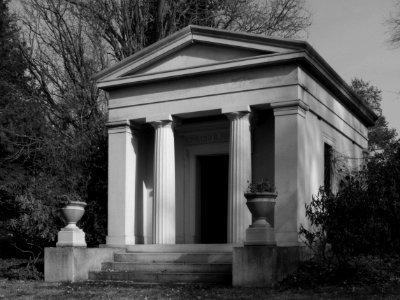 Edward H. Jennings mausoleum, Homewood Cemetery, in November