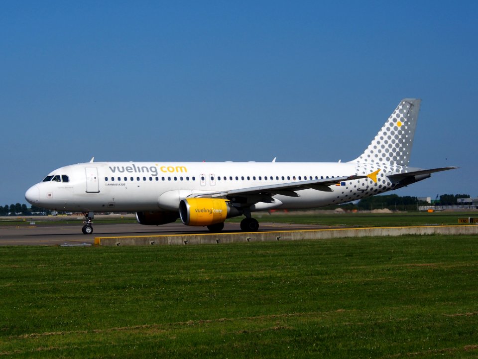EC-JFF Vueling A320-232 at Schiphol (AMS - EHAM), The Netherlands, 18may2014, pic-1