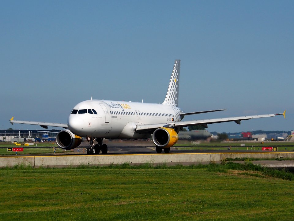 EC-JTQ Airbus Industrie A318-321 Vueling Airlinesat Schiphol (AMS - EHAM), The Netherlands, 17may2014, pic-1