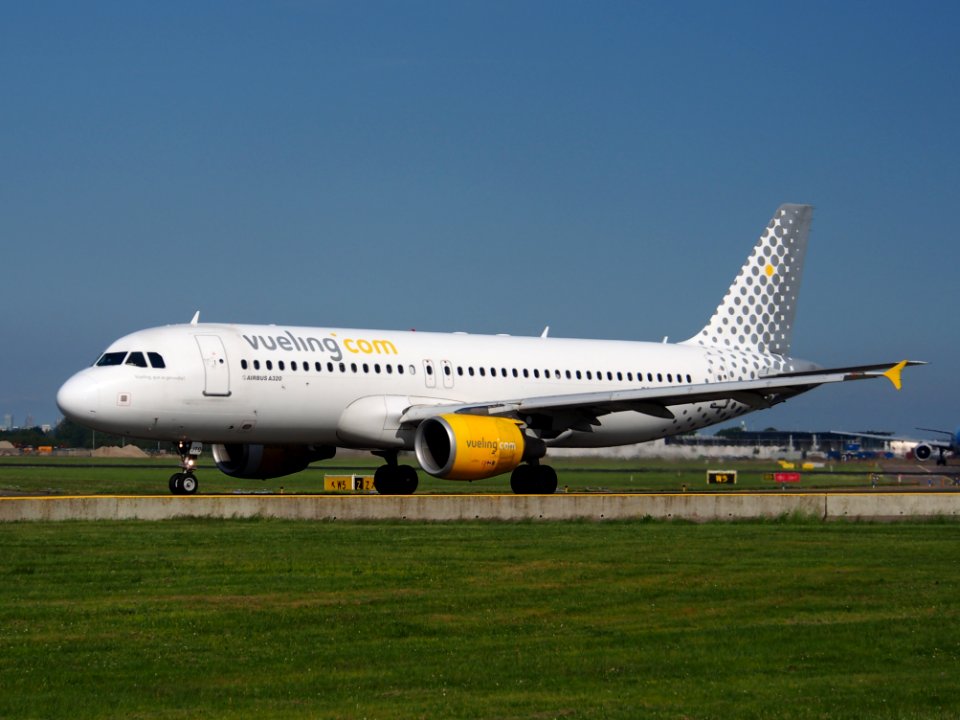 EC-JTQ Airbus Industrie A318-321 Vueling Airlinesat Schiphol (AMS - EHAM), The Netherlands, 17may2014, pic-2