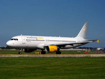 EC-JTQ Airbus Industrie A318-321 Vueling Airlinesat Schiphol (AMS - EHAM), The Netherlands, 17may2014, pic-2