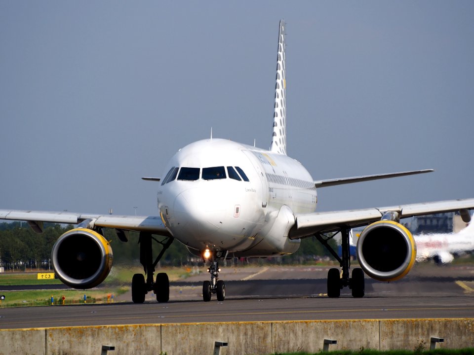 EC-JSY Airbus A320-214 Vueling, Connie Baraja, taxiing, 25august2013 pic-2