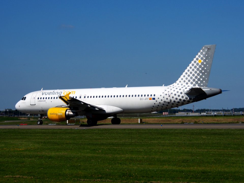 EC-JFF Vueling A320-232 at Schiphol (AMS - EHAM), The Netherlands, 18may2014, pic-3