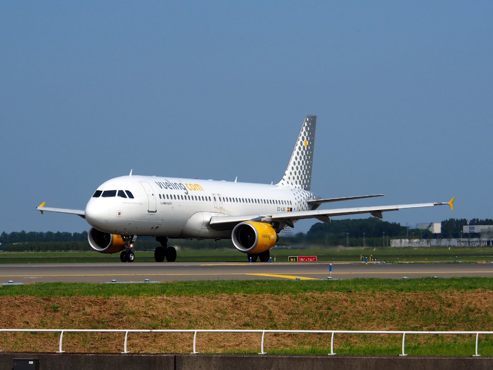 EC-LOC Vueling Airbus A320-214 - cn 4855 pic1