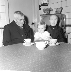 Echtpaar Stokreef te Enter (gemeente Wierden) negen juni 65 jaar getrouwd, Bestanddeelnr 917-8308