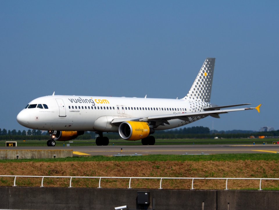 EC-LOC Vueling Airbus A320-214 - cn 4855 pic2