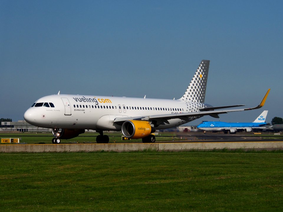 EC-MAO, Vueling Airbusa320 taxiing at Schiphol (AMS - EHAM), The Netherlands, 17may2014, pic-2