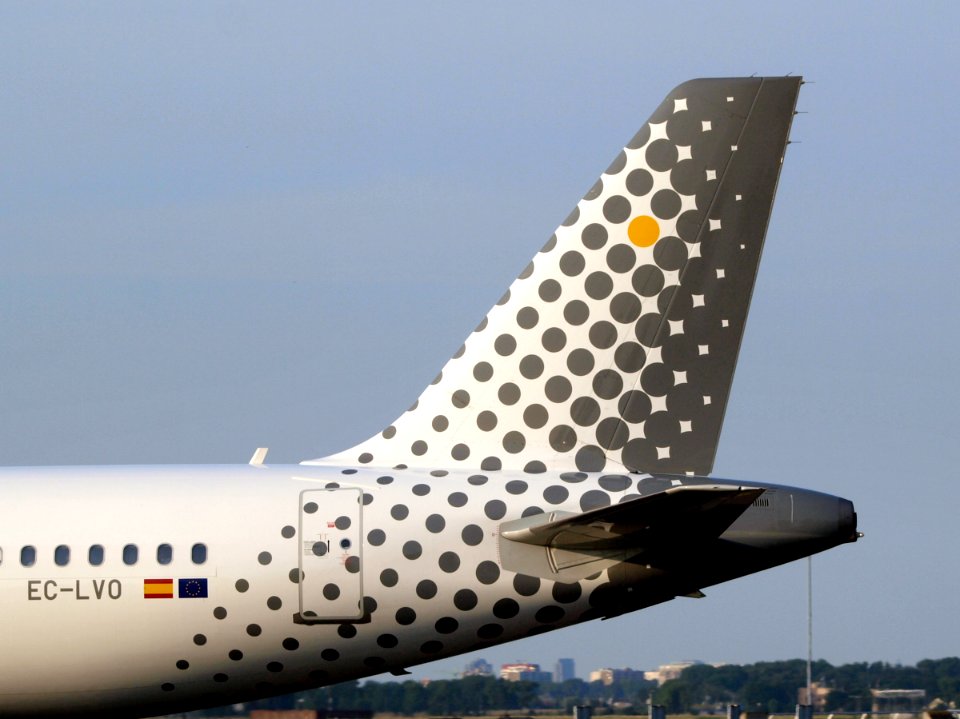 EC-LVO Vueling Airbus A320-214(WL) - cn 5533, taxiing 22july2013 pic-001
