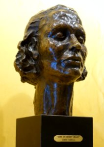 Edna St. Vincent Millay by Agnes Yarnall, 1977, bronze - Harry Ransom Center - University of Texas at Austin - DSC08557