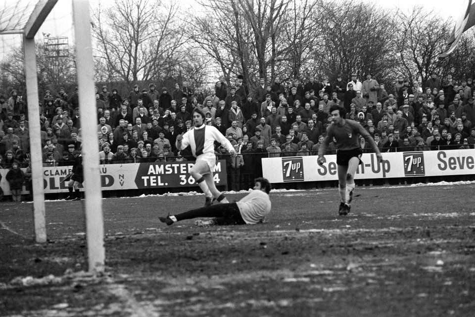 EDO tegen Ajax 0-4 in KNVB-beker. Cruijff heeft ingeschoten, Bestanddeelnr 923-0767