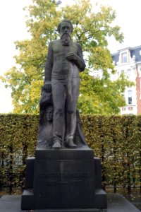 Edmond de Valériola statue of Constantin Meunier