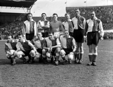 EDO tegen Feyenoord 2-1. Elftal Feyenoord staand rechts Arie de Vroet, midden …, Bestanddeelnr 902-6360
