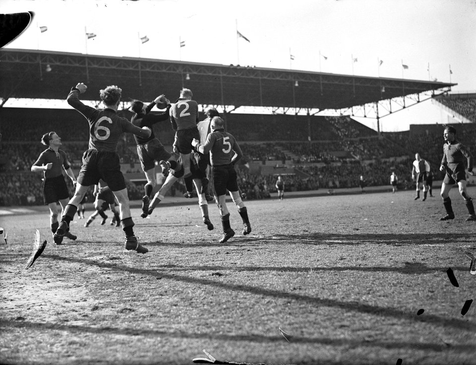 EDO tegen Feyenoord 2-1. keeper Wille van EDO in moeilijkheden, Bestanddeelnr 902-6356