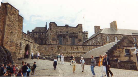 Edinburgh Castle 2000-3-Foog's Gate