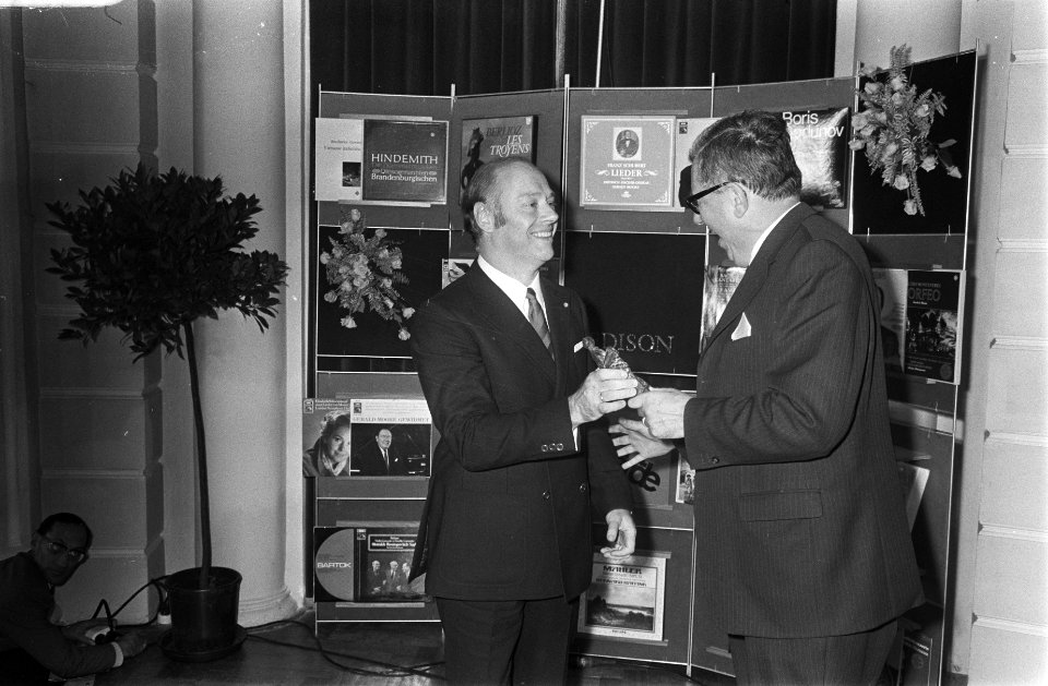 Edisons klassiek 1970 zijn uitgereikt in Concertgebouw, Amsterdam links Bernard, Bestanddeelnr 923-9292
