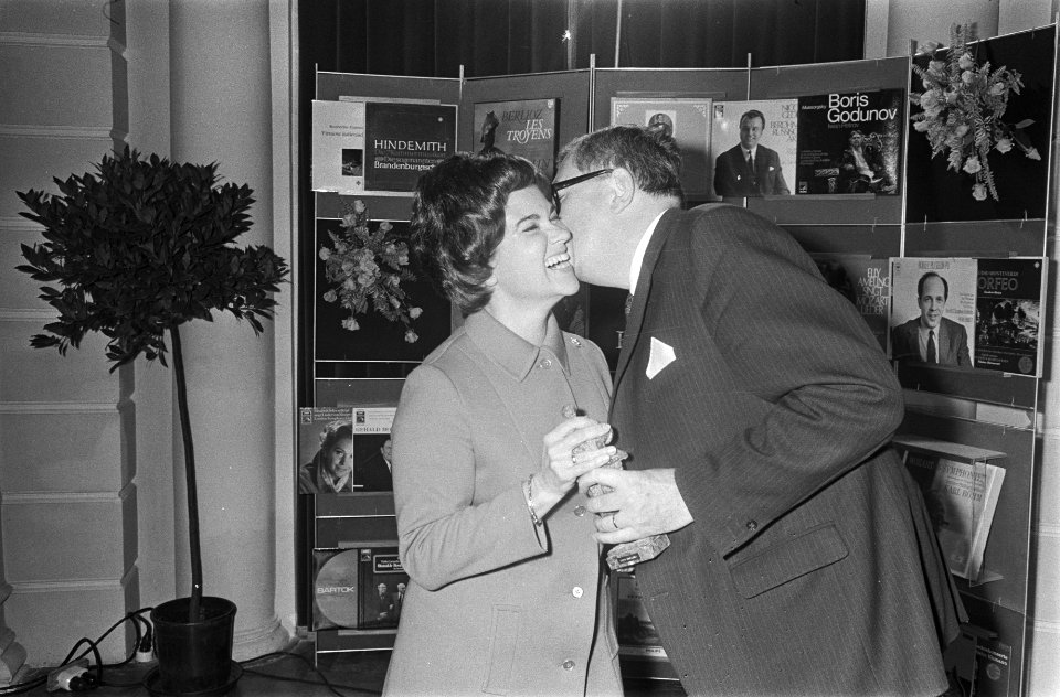 Edisons klassiek 1970 zijn uitgereikt in Concertgebouw, Amsterdam zangeres Elly, Bestanddeelnr 923-9291