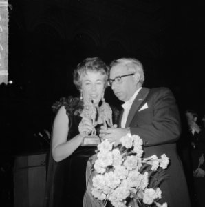 Edisons (klassiek) in Concertgebouw uitgereikt, de Nederlandse Edisonwinnaar mev, Bestanddeelnr 916-9236
