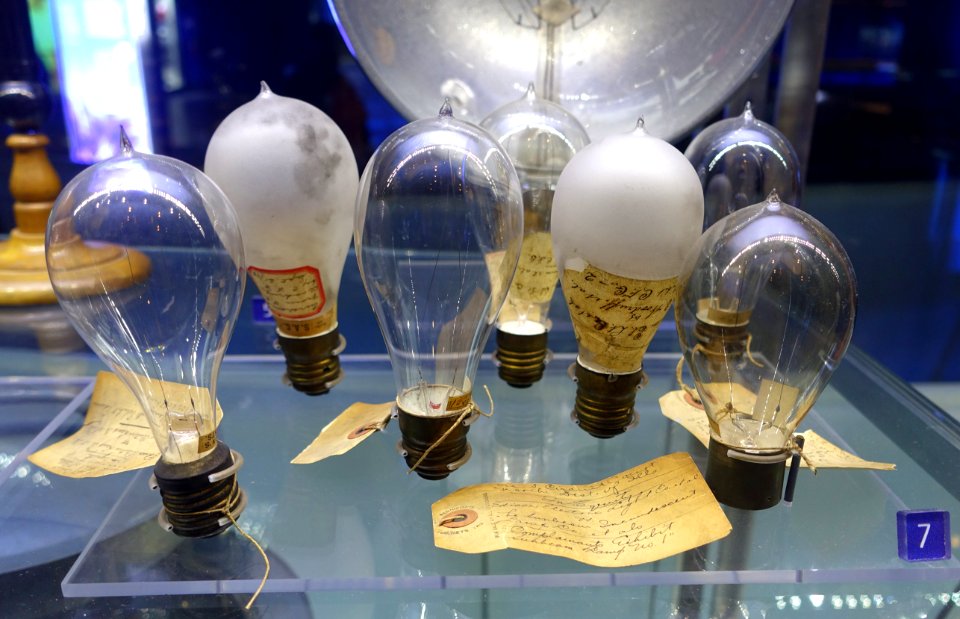 Edison Trial Light Bulbs, 1893, used in the Edison vs. Infringers trial in Chicago - Museum of Science and Industry (Chicago) - DSC06456