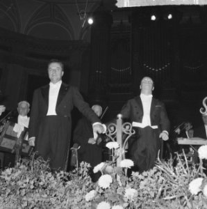 Edisons (klassiek) in Concertgebouw uitgereikt, Brosi Christoff (baszanger) ontv, Bestanddeelnr 916-9237