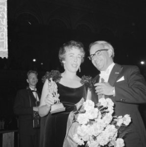 Edisons (klassiek) in Concertgebouw uitgereikt, de Nederlandse Edisonwinnaar mev, Bestanddeelnr 916-9239