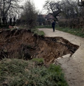 Een flink gat in de grond, Bestanddeelnr 254-7613