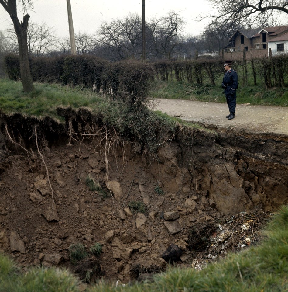 Een flink gat in de grond, Bestanddeelnr 254-7611
