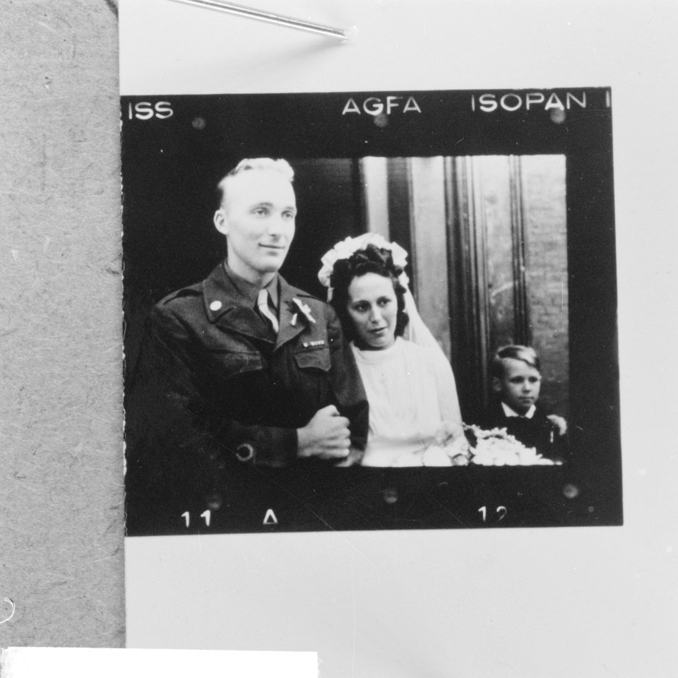 Een Amerikaanse officier trouwt met een Nederlands meisje, Bestanddeelnr 900-4907