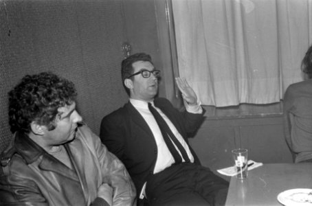 Een avond over link in cafe Pieterspoort prof. Heertje (rechts), Bestanddeelnr 922-0362