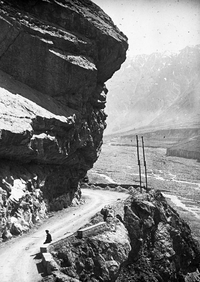 Een bergweg in de Kaukasus, Bestanddeelnr 18 07