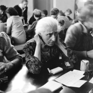 Een oude vrouw, Bestanddeelnr 900-4488