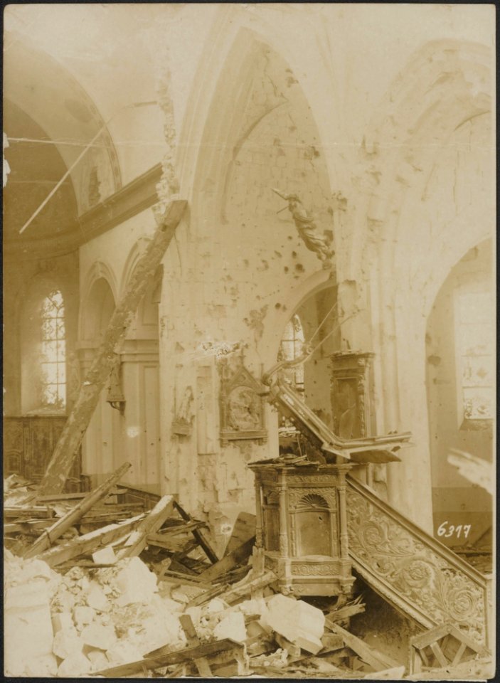 Een opname van de door het Engelsche granaatvuur totaal vernielde kerk van Fonta, Bestanddeelnr 158-2359