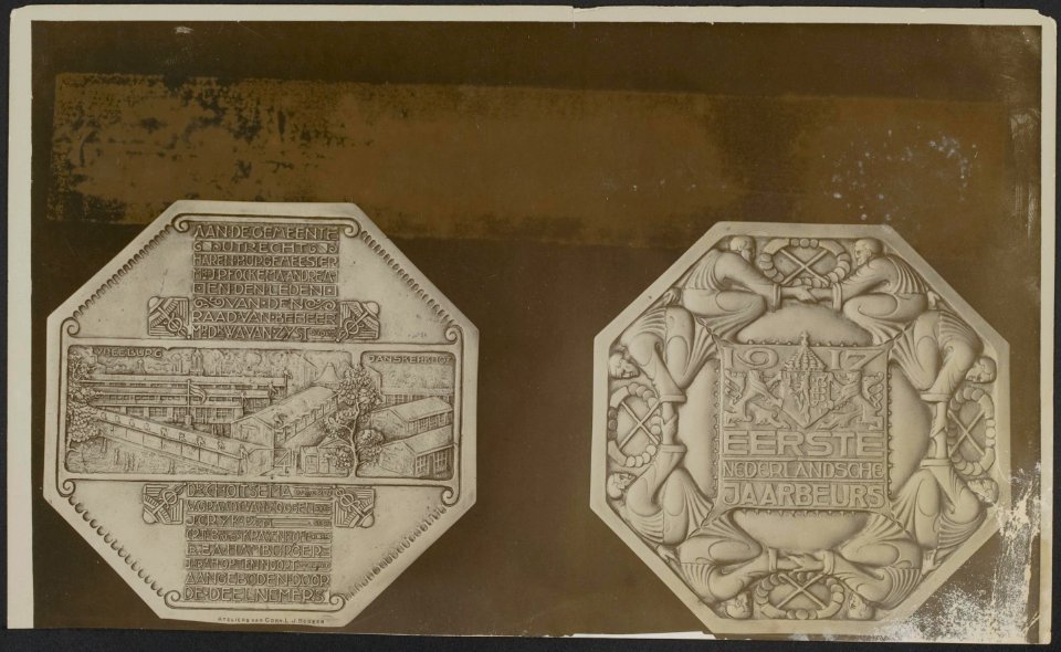 Een commissie uit de deelnemers der Jaarbeurs 1917 zal Zaterdag a.s. een huldebl, Bestanddeelnr 158-2096